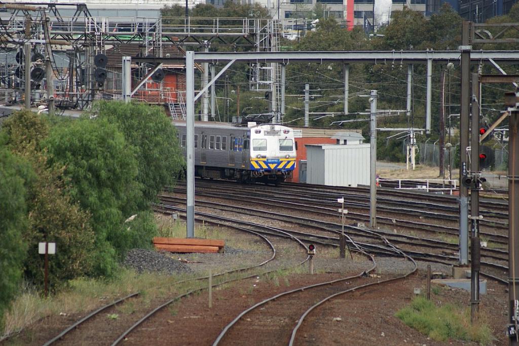 North Melbourne Gunzelling - 9-Apr-2010 - 061 of 142 --- DSC01755 [1280x768]