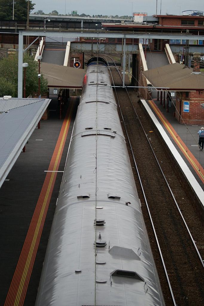 North Melbourne Gunzelling - 9-Apr-2010 - 128 of 142 --- DSC01822 [1280x768]